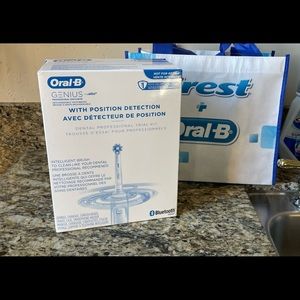 Oral-B Rechargeable Toothbrush—Genius 6000 Smart Brush-NIB with 3 refill heads.